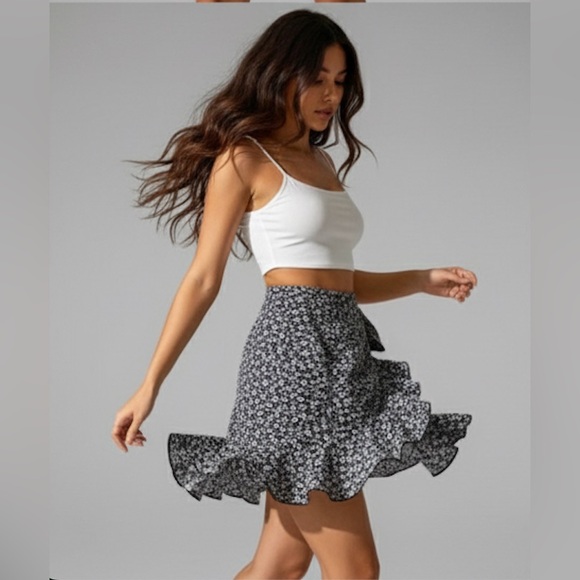 Ditsy Floral Ruffle Trim Knot Side Skirt - Picture 3 of 8